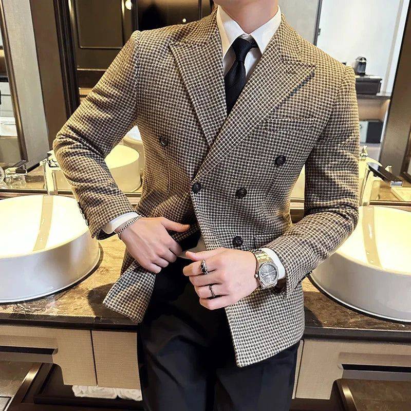 Alt text: Blazer Masculino Executivo de Luxo em tecido premium preto.