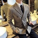Blazer masculino de luxo preto em tecido premium.
