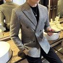Alt text: Blazer masculino executivo de luxo em tom de cinza.
