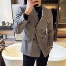 Blazer masculino executivo de luxo em tom escuro.