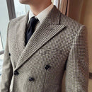 Blazer masculino executivo de luxo em tom escuro.