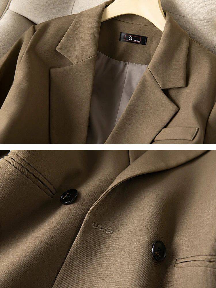 Alt text: Blazer feminino em alfaiataria na cor preta elegante.