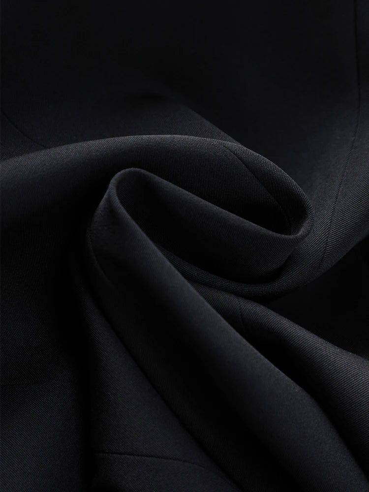 Alt text: Blazer feminino alfaiataria Noble em tom neutro elegante.
