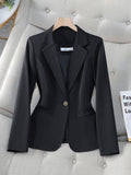 Alt text: Blazer feminino em alfaiataria Noble na cor preta.