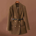 Blazer feminino preto forrado com cinto de tecido elegante.