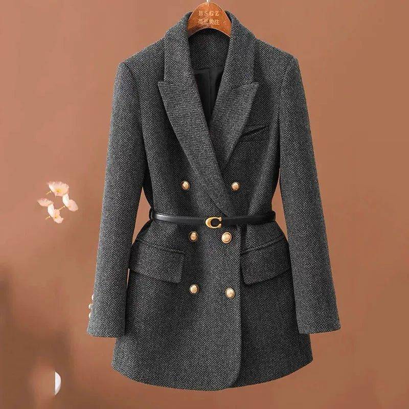 "Blazer feminino preto forrado com cinto de tecido elegante"