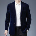 Blazer masculino executivo em azul marinho de tecido premium.