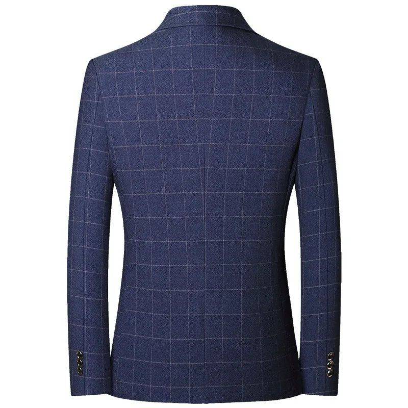 Blazer masculino executivo slim em tom de cinza chumbo.