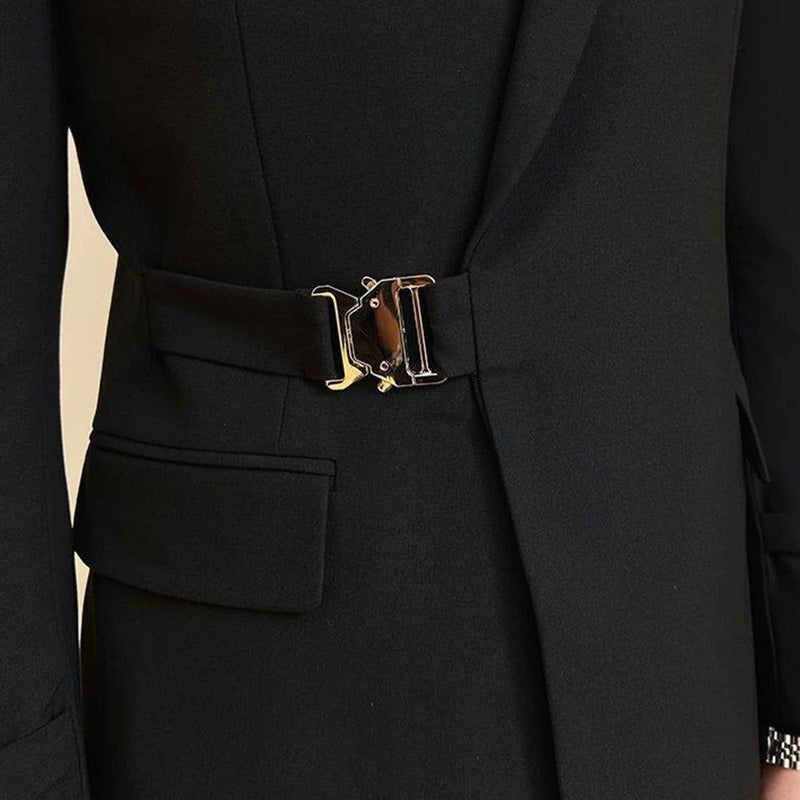 Blazer preto slim para homem, elegante e sofisticado.