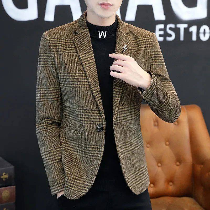 Blazer masculino slim preto com detalhes quadriculados em tecido elegante.