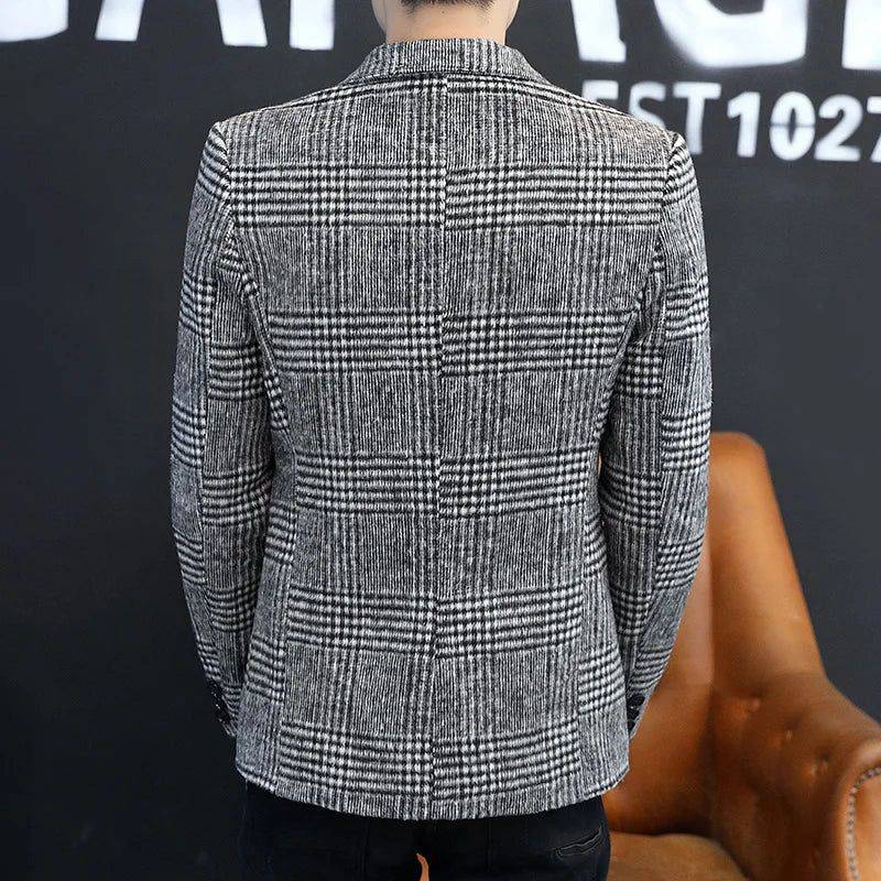 Blazer Masculino Slim xadrez em tom de cinza escuro.
