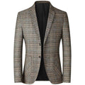 Blazer masculino slim outono em tom de azul marinho.