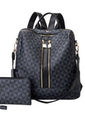 Alt text: Bolsa mochila feminina preta com detalhes geométricos em couro.