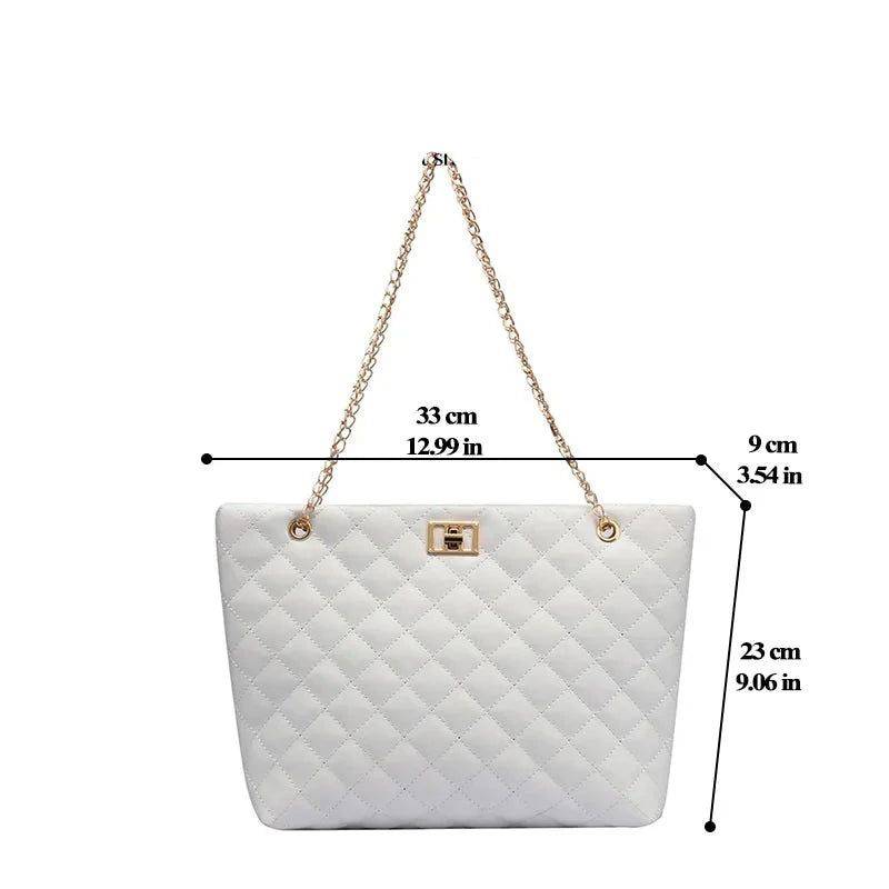 Alt text: Bolsa Tote De Couro Feminina preta elegante e espaçosa.