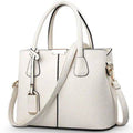 Alt text: Bolsa Tote de Couro Feminina Eliza em tom neutro.