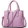 Alt text: Bolsa Tote de Couro Feminina Eliza em tom neutro.