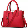 Alt text: Bolsa Tote de Couro Feminina Eliza em marrom elegante.