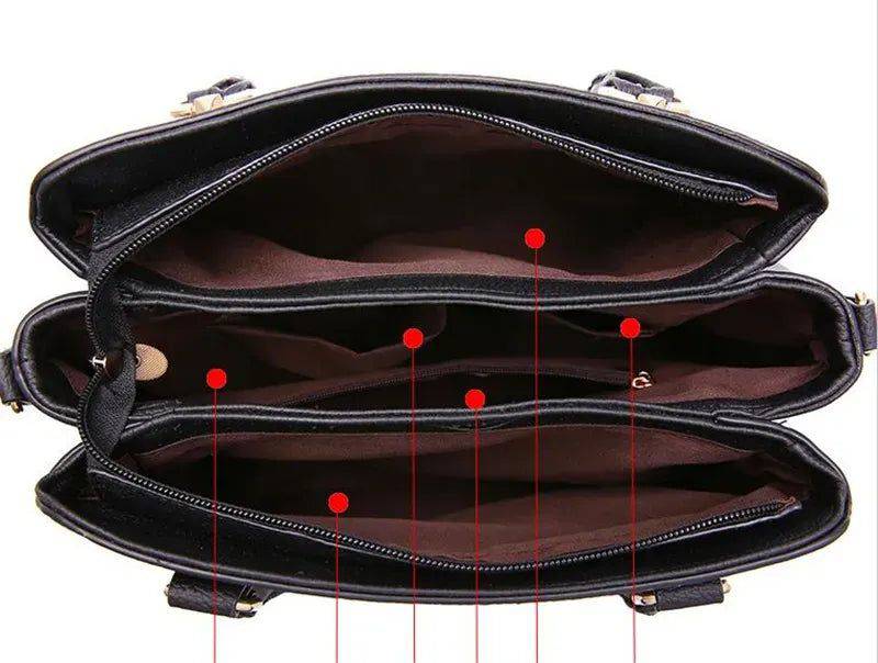 Bolsa feminina de couro preto com alça transversal removível.