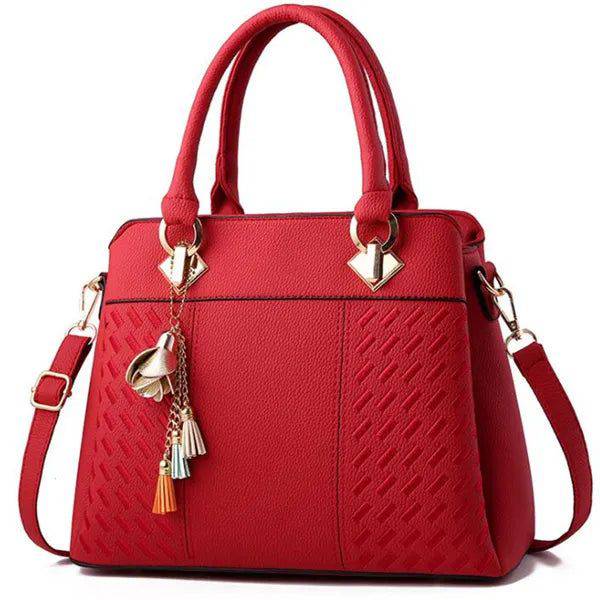 Bolsa feminina de couro marrom com alça transversal removível.