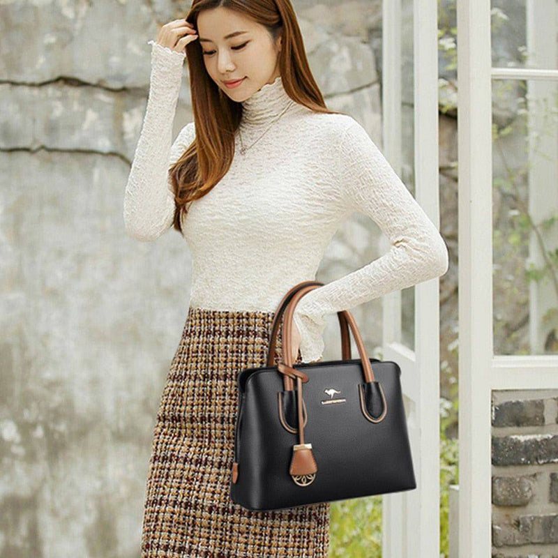 "Bolsa de couro feminina marrom com alça de mão elegante."