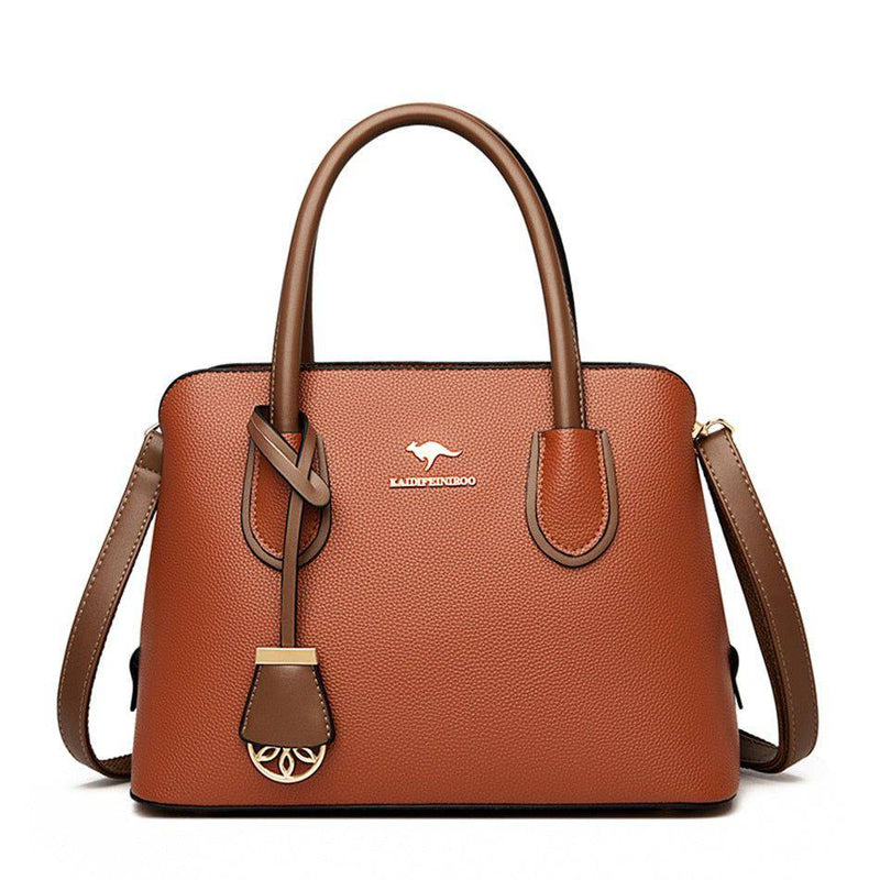 Bolsa de couro feminina preta com alça de mão.