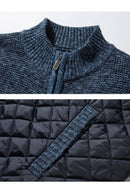 Cardigan masculino azul com gola canelada, zíper e forro acolchoado preto