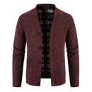 Cardigan masculino vinho com botões frontais, bolsos e forro xadrez