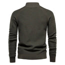 Cardigan masculino verde-oliva com textura de tricô, vista traseira