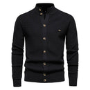 Cardigan masculino preto em tricot com botões e gola alta
