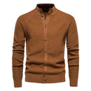Cardigan de tricô marrom com fechamento em botões e textura jacquard
