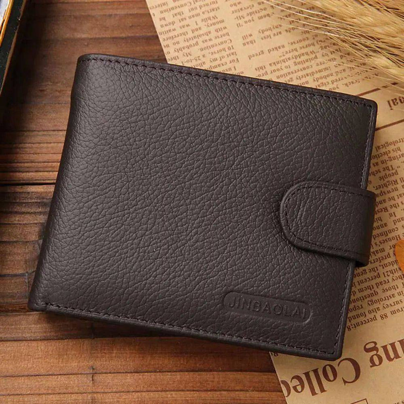 Alt text: Carteira de Couro Genuíno Masculina marrom, elegante e durável.