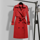 Sobretudo trench coat feminino vermelho comprido com cinto e botões duplos