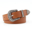 Cinto de couro marrom com fivela prateada ornamentada estilo country