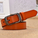 Cinto de couro laranja com fivela metal retangular
