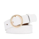 Cinto de couro branco com fivela circular dourada