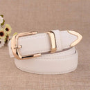 Cinto de couro feminino com fivela dourada