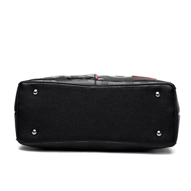 Alt text: Bolsa feminina de couro marrom da marca Fiori Class.