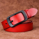 Cinto feminino vermelho em couro com fivela preta fosca