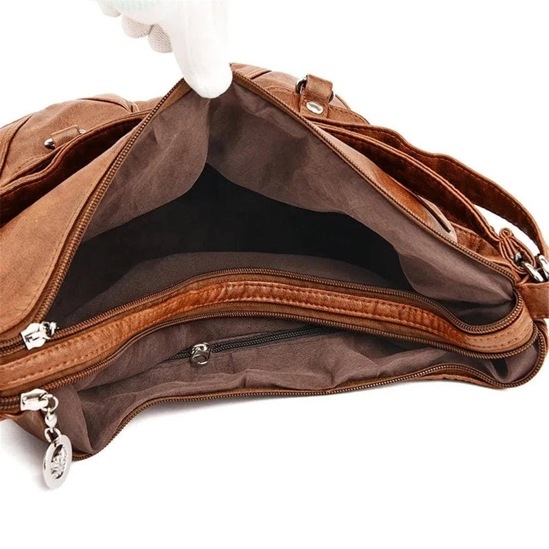 Alt text: Bolsa feminina de couro genuíno na cor marrom Prestige.