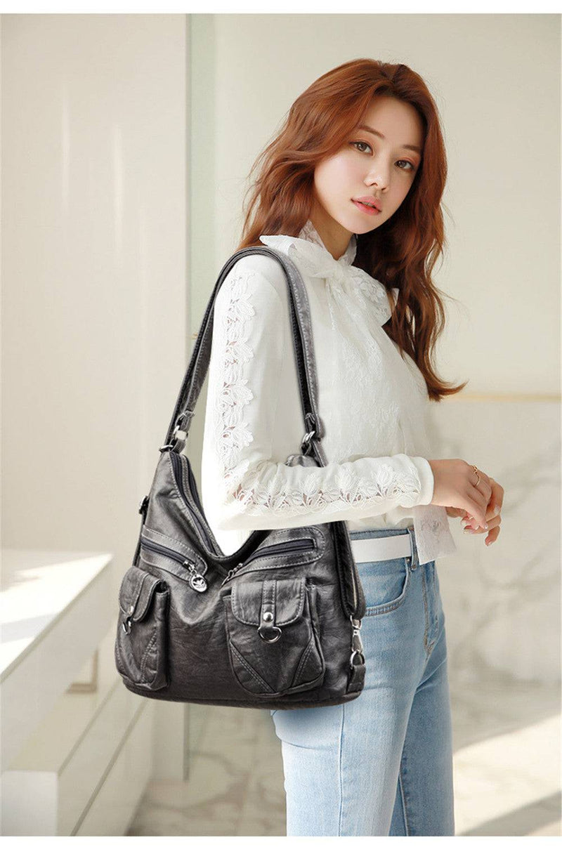 Alt text: Bolsa feminina de couro genuíno na cor marrom Prestige.