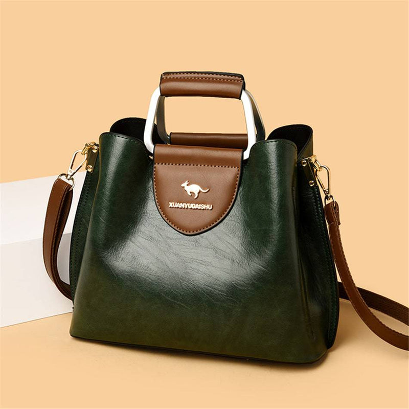 Alt text: Bolsa feminina de couro violet, elegante e sofisticada.