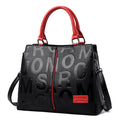 Alt text: Bolsa feminina de couro preto da marca Fiori Class.