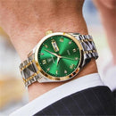 Relógio executivo com pulseira de aço, mostrador verde e detalhes em ouro
