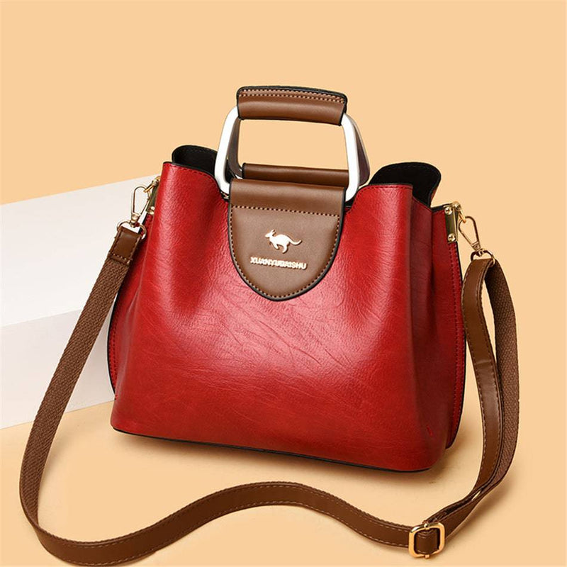 "Bolsa feminina de couro violeta, elegante e espaçosa."