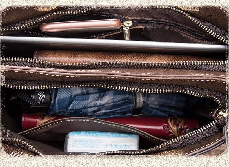 Alt text: Bolsa feminina de couro legítimo Sophistica marrom elegante.