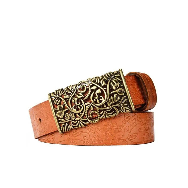 Cinto de Couro Feminino marrom com Fivela Ornamental e detalhes texturizados.