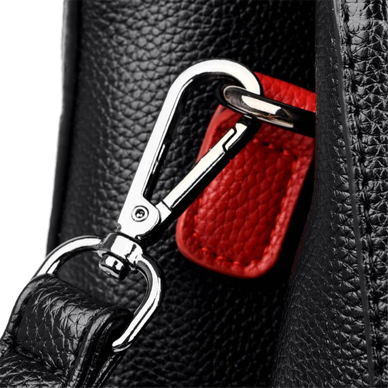 "Bolsa feminina de couro preto da marca Fiori Class."