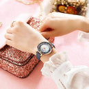 Relógio de pulso feminino com mostrador perolado e pulseira de couro, em estilo clássico