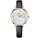 Relógio feminino Curren com mostrador madrepérola, pulseira couro preta e caixa rosê.