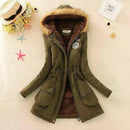 Jaqueta parka feminina verde-oliva forrada com capuz de pelúcia